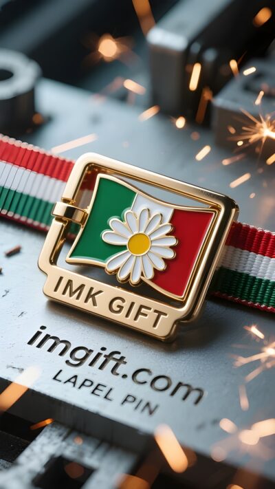 in999-Il-tricolore-e-la-fibbia-a-margherita-il-legame-indissolubile-dello-spirito-italiano